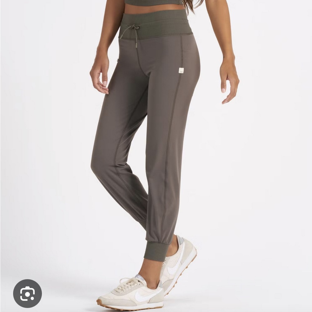 Vuori Daily Jogger